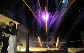 SPETTACOLO DEI FUOCHI D’ARTIFICIO MUSICALI SULLA SPIAGGIA